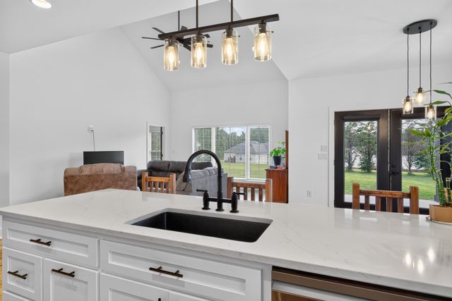 28 Harding Rd, Leoma, TN 38468