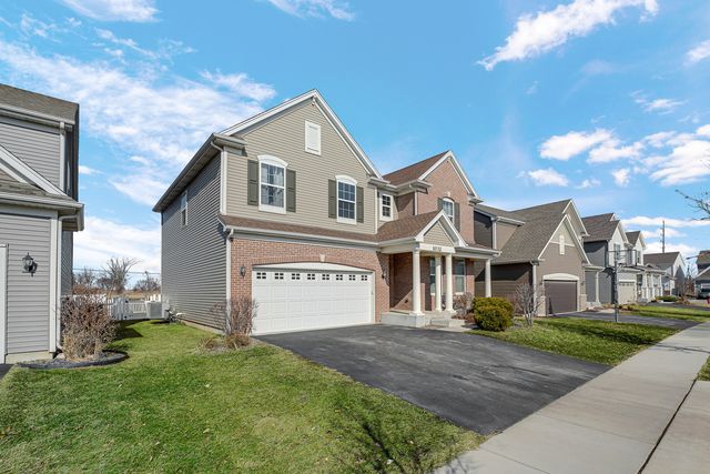 1032 Blazing Star Street, South Elgin, IL 60177