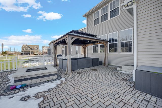 1032 Blazing Star Street, South Elgin, IL 60177