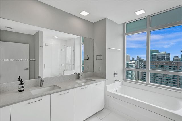 950 Brickell Bay Dr 4610, Miami, FL 33131
