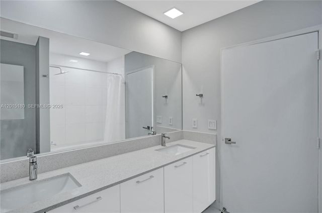 950 Brickell Bay Dr 4610, Miami, FL 33131
