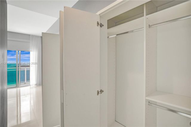 950 Brickell Bay Dr 4610, Miami, FL 33131