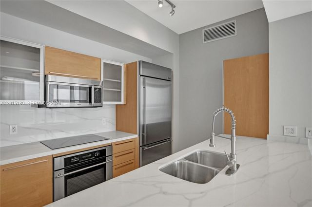 950 Brickell Bay Dr 4610, Miami, FL 33131