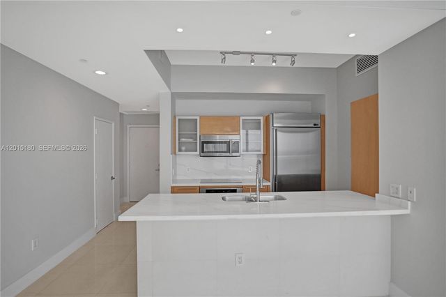 950 Brickell Bay Dr 4610, Miami, FL 33131