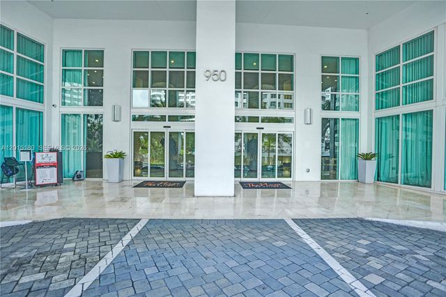 950 Brickell Bay Dr 4610, Miami, FL 33131