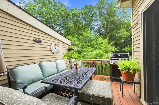 23 Willow Ridge Drive, Smithtown, NY 11787