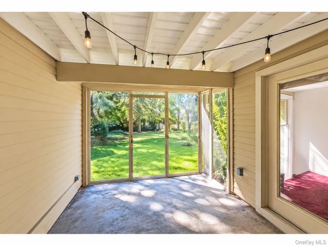 23 Willow Ridge Drive, Smithtown, NY 11787