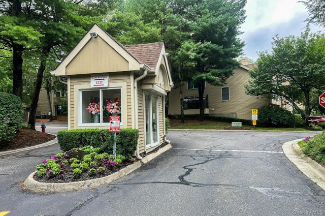 23 Willow Ridge Drive, Smithtown, NY 11787