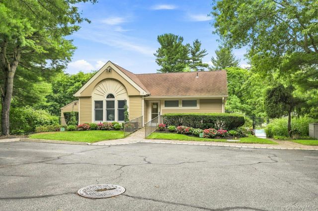 23 Willow Ridge Drive, Smithtown, NY 11787