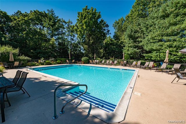 23 Willow Ridge Drive, Smithtown, NY 11787