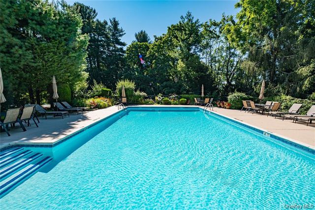 23 Willow Ridge Drive, Smithtown, NY 11787