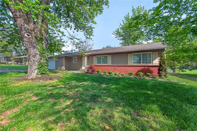 2452 Valley Drive, Fayetteville, AR 72703