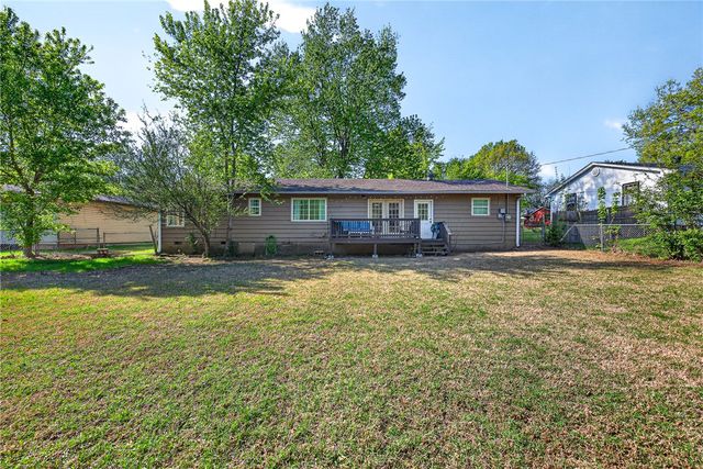 2452 Valley Drive, Fayetteville, AR 72703