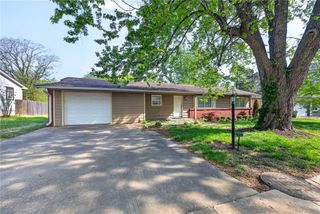 2452 Valley Drive, Fayetteville, AR 72703