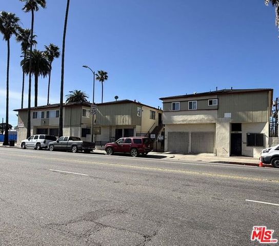 8317 S Western Avenue, Los Angeles, CA 90047