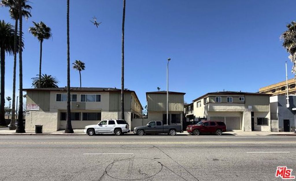 8317 S Western Avenue, Los Angeles, CA 90047