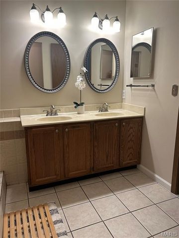 1401 Hemingway Lane H, Weldon Spring, MO 63304
