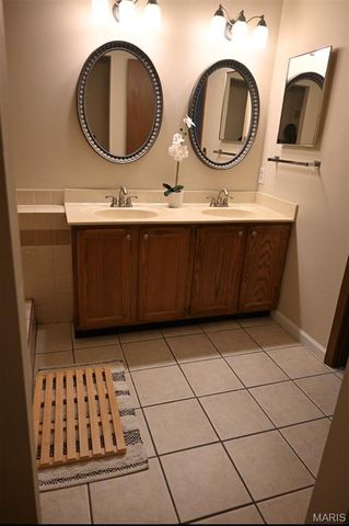 1401 Hemingway Lane H, Weldon Spring, MO 63304