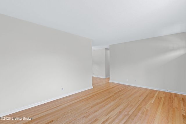 8110 Florist Rd, Louisville, KY 40228