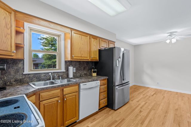 8110 Florist Rd, Louisville, KY 40228