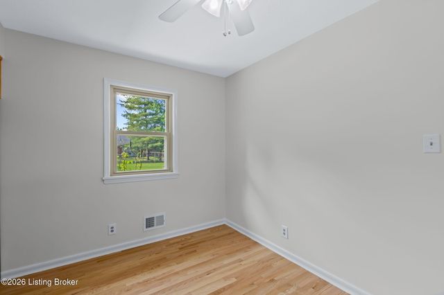 8110 Florist Rd, Louisville, KY 40228