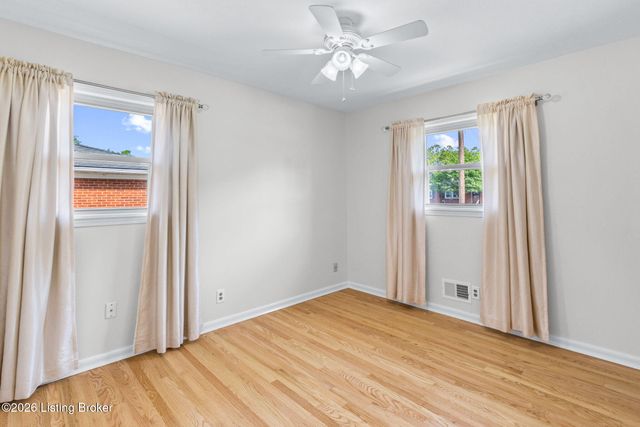 8110 Florist Rd, Louisville, KY 40228