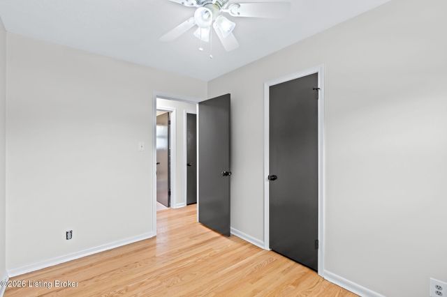 8110 Florist Rd, Louisville, KY 40228