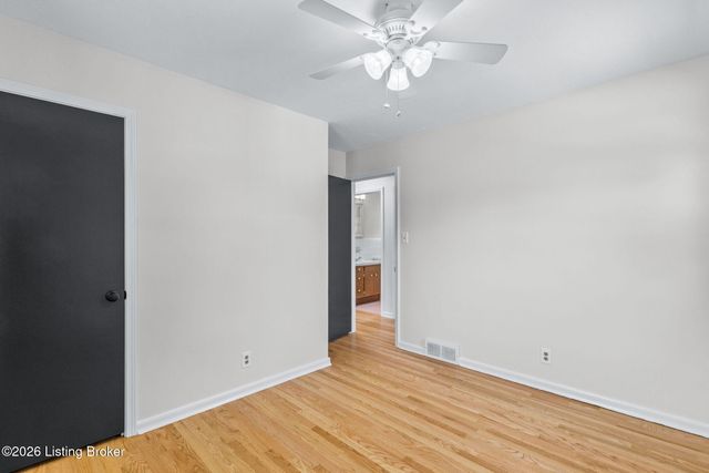 8110 Florist Rd, Louisville, KY 40228