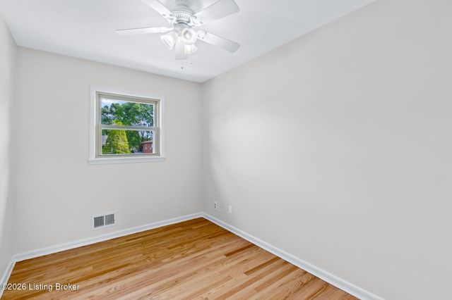 8110 Florist Rd, Louisville, KY 40228