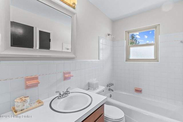 8110 Florist Rd, Louisville, KY 40228