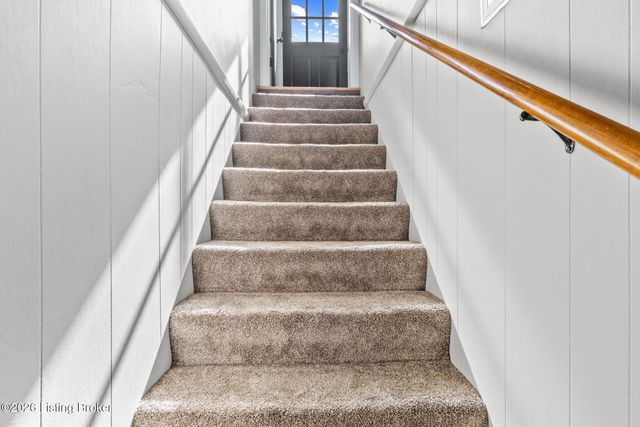 8110 Florist Rd, Louisville, KY 40228