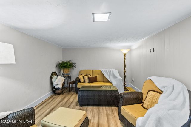 8110 Florist Rd, Louisville, KY 40228