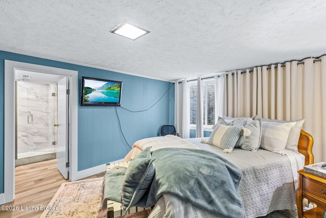 8110 Florist Rd, Louisville, KY 40228