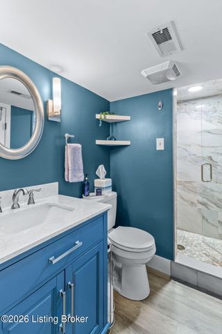 8110 Florist Rd, Louisville, KY 40228