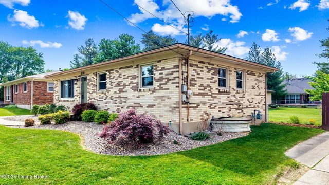 8110 Florist Rd, Louisville, KY 40228