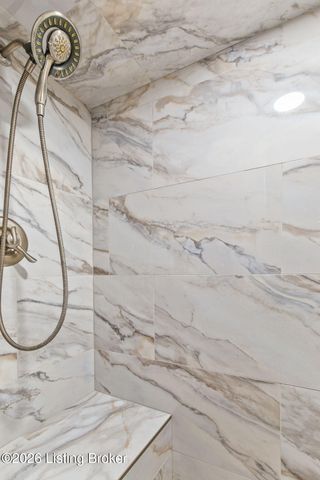 8110 Florist Rd, Louisville, KY 40228