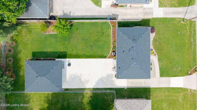 8110 Florist Rd, Louisville, KY 40228