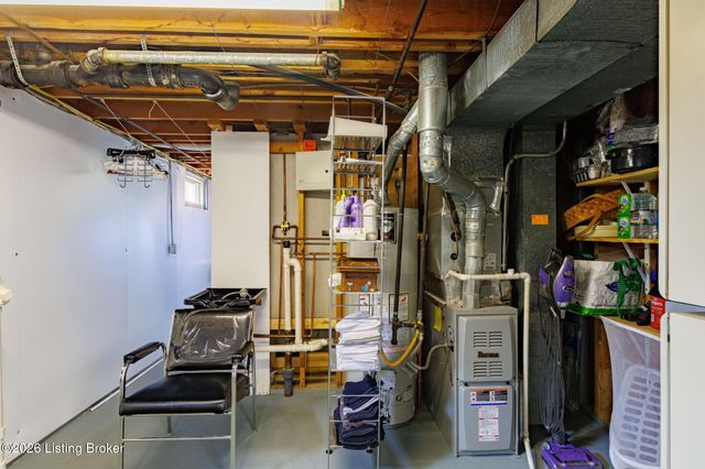 8110 Florist Rd, Louisville, KY 40228