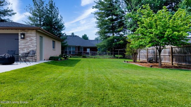 8110 Florist Rd, Louisville, KY 40228