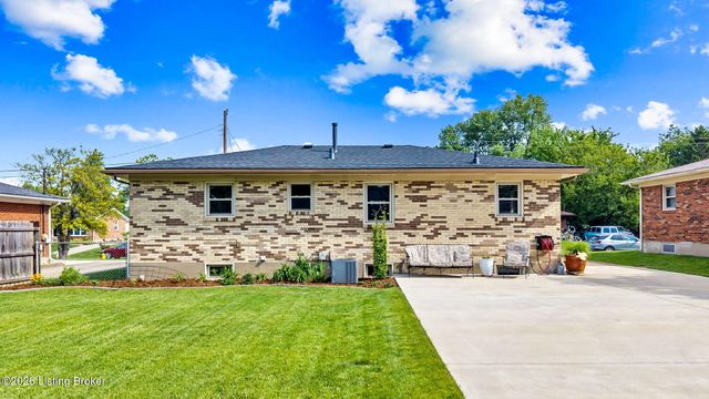 8110 Florist Rd, Louisville, KY 40228