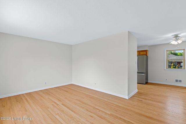 8110 Florist Rd, Louisville, KY 40228