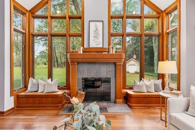 7307 N Bridge LANE, Fox Point, WI 53217