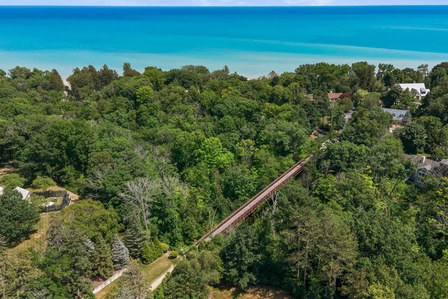 7307 N Bridge LANE, Fox Point, WI 53217