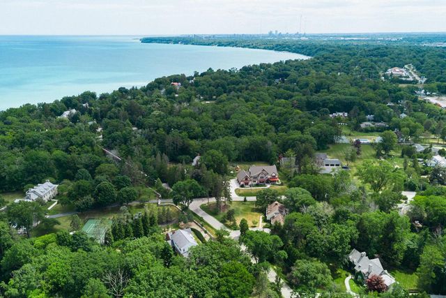 7307 N Bridge LANE, Fox Point, WI 53217