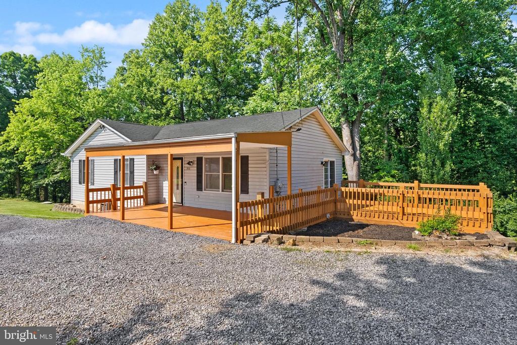 516 WEALTHY RD, Linden, VA 22642