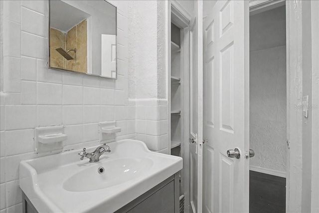 4004 N MUNRO STREET, Tampa, FL 33603