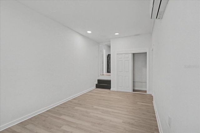 4004 N MUNRO STREET, Tampa, FL 33603