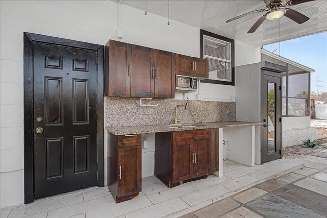 4004 N MUNRO STREET, Tampa, FL 33603