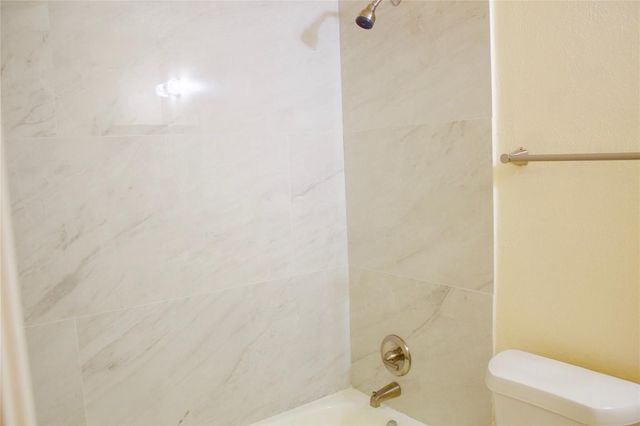 16326 Quail Place Drive, Houston, TX 77489