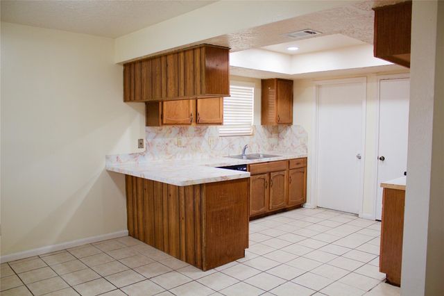 16326 Quail Place Drive, Houston, TX 77489